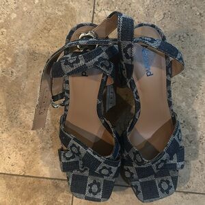 Abound Blue Patterned Platform Sandals. NWOT